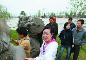 哈爾濱群力新區(qū)免費(fèi)游覽車開通 專線設(shè)10個(gè)站點(diǎn)